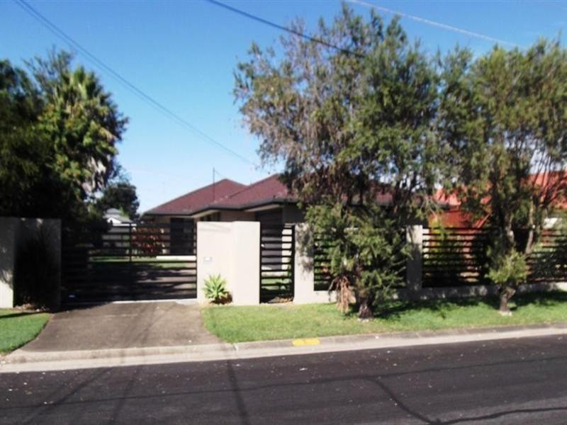 3 Vaucluse Place, Sorrento QLD 4217