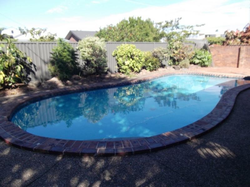 3 Vaucluse Place, Sorrento QLD 4217