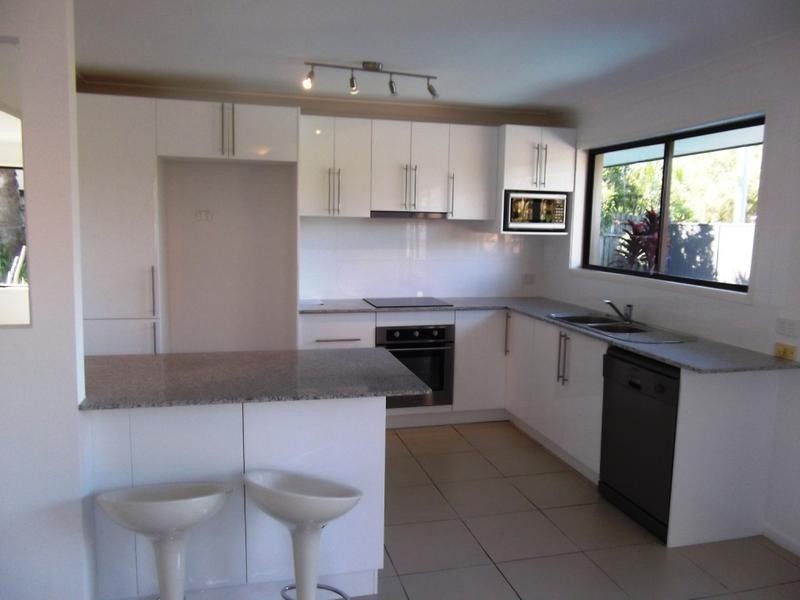 3 Vaucluse Place, Sorrento QLD 4217