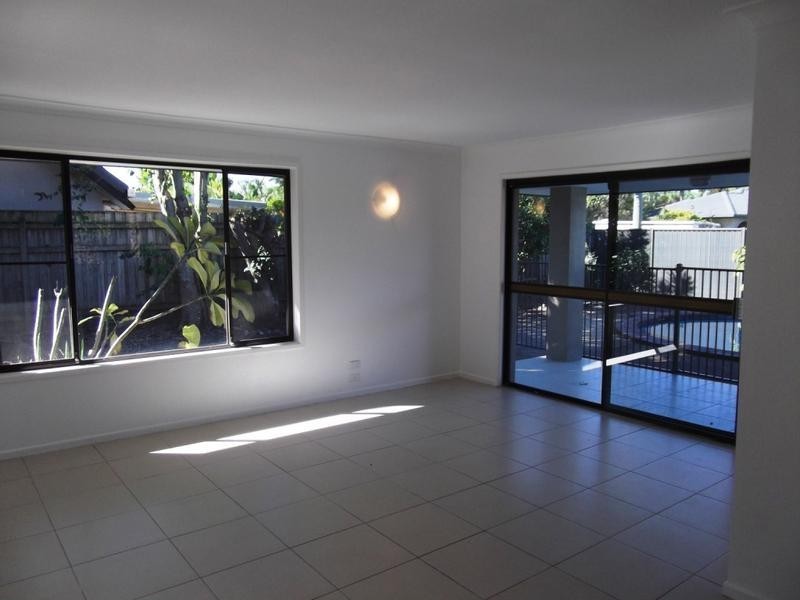 3 Vaucluse Place, Sorrento QLD 4217