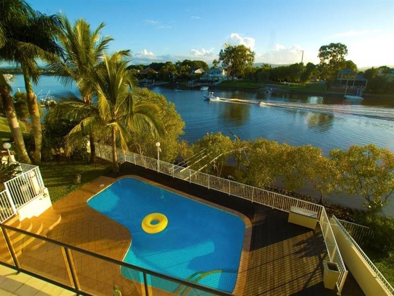 2 Cabana Boulevard, Benowa QLD 4217