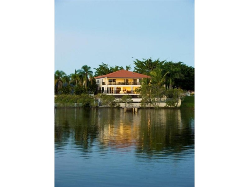 2 Cabana Boulevard, Benowa QLD 4217