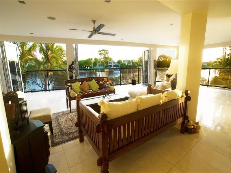 2 Cabana Boulevard, Benowa QLD 4217