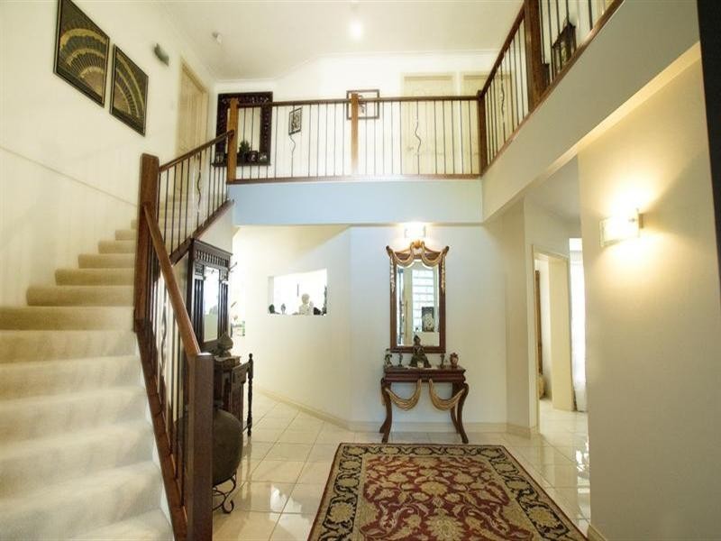 2 Cabana Boulevard, Benowa QLD 4217