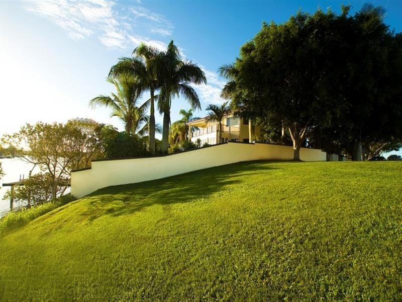 2 Cabana Boulevard, Benowa QLD 4217