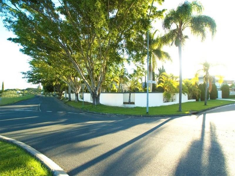 2 Cabana Boulevard, Benowa QLD 4217