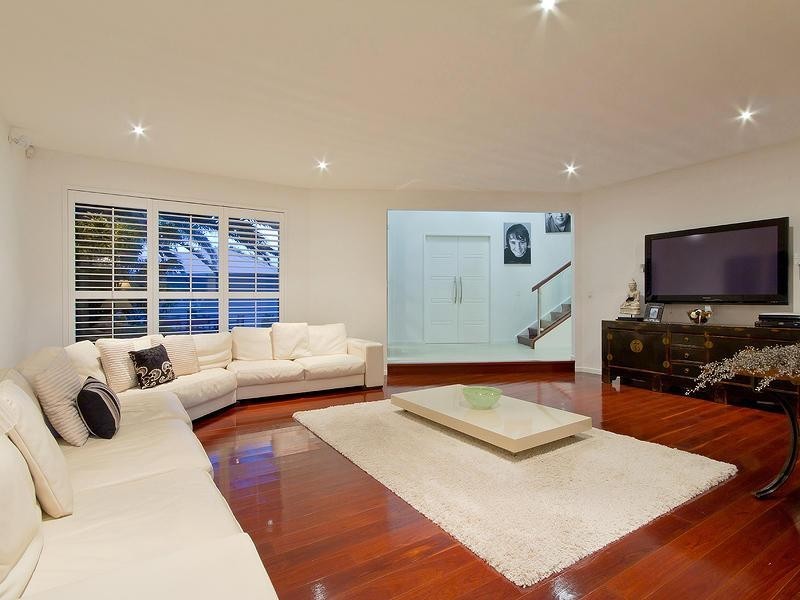 22 Donegal Crescent, Sorrento QLD 4217