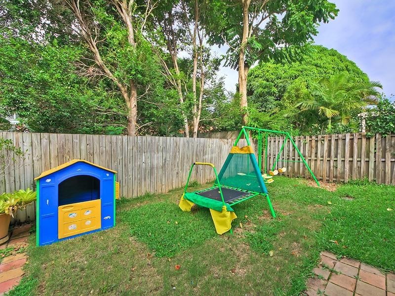 4 30 Government Road, Labrador QLD 4215