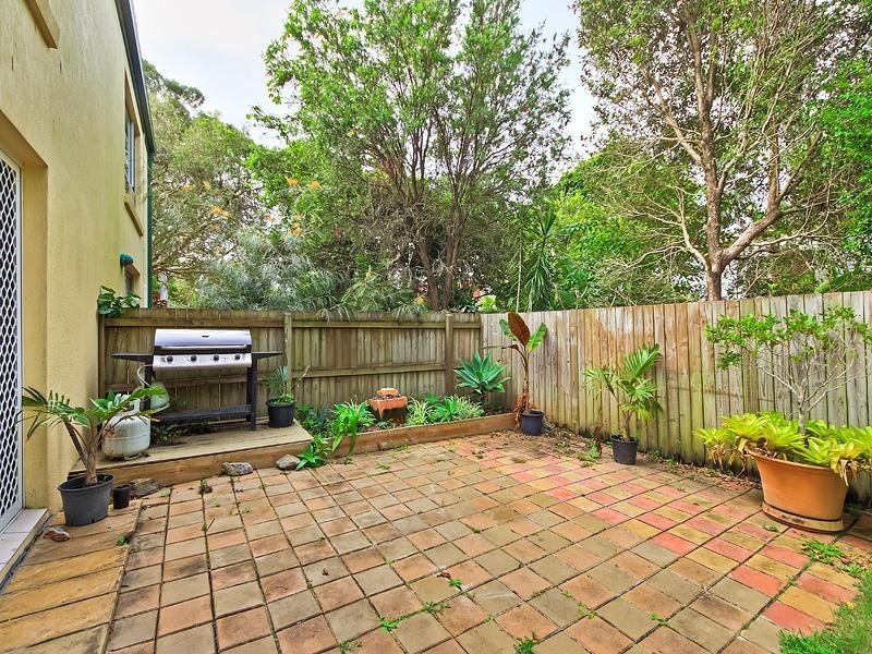 4 30 Government Road, Labrador QLD 4215