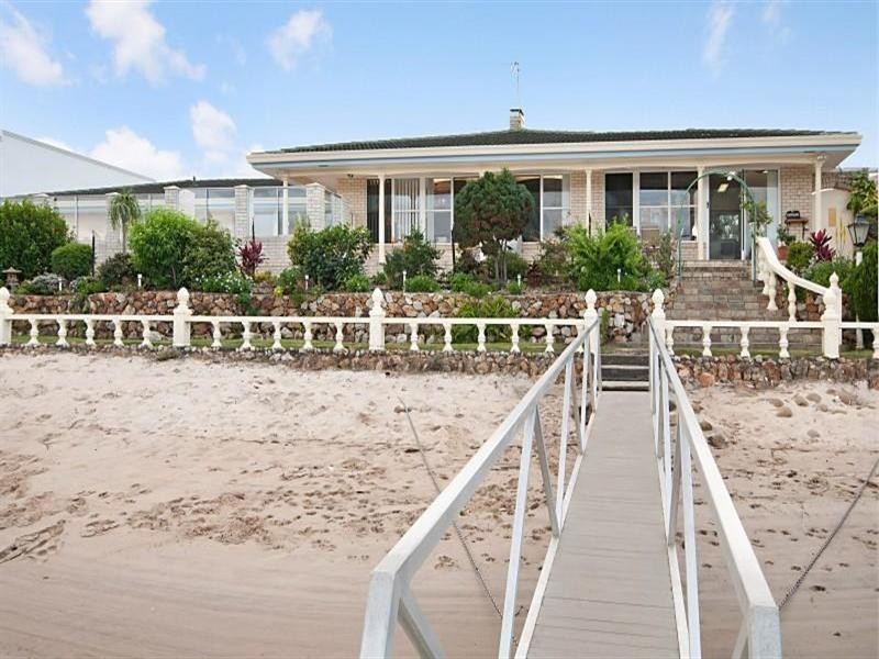 Broadbeach Waters QLD 4218