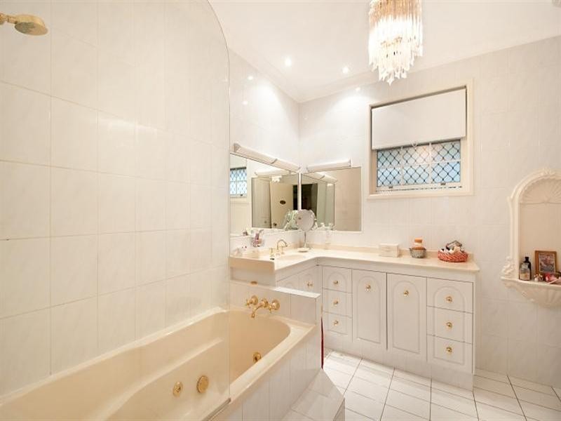 Broadbeach Waters QLD 4218