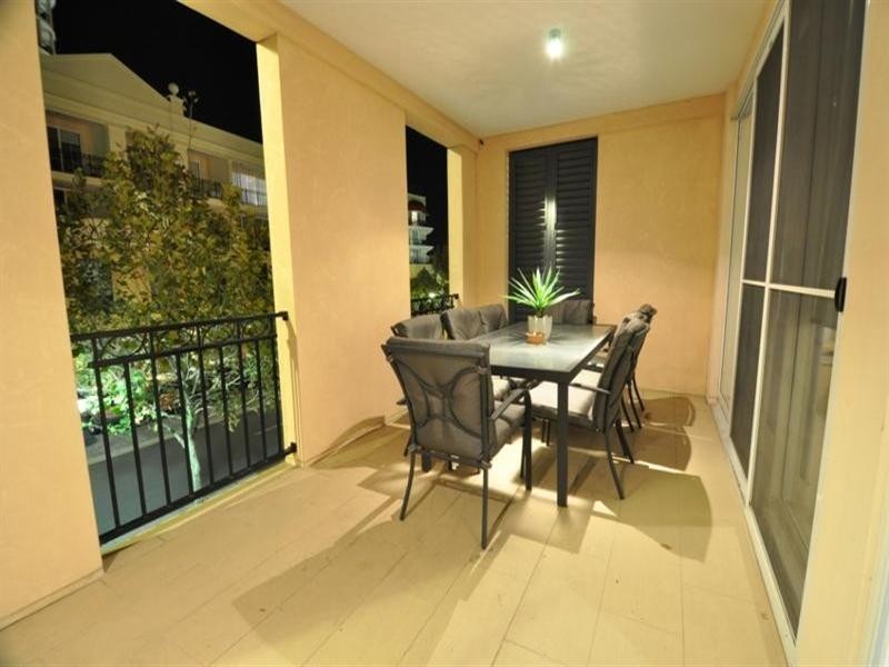 11 Porto Bellago. 3030 The Boulevard, Carrara QLD 4211