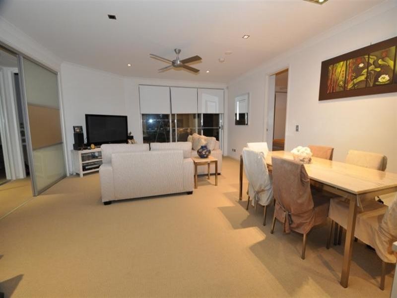 11 Porto Bellago. 3030 The Boulevard, Carrara QLD 4211