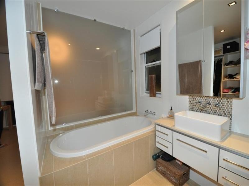 11 Porto Bellago. 3030 The Boulevard, Carrara QLD 4211