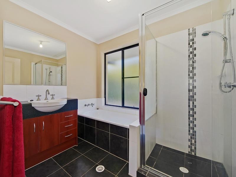 37 Mountain View Crest, Mount Nathan QLD 4211