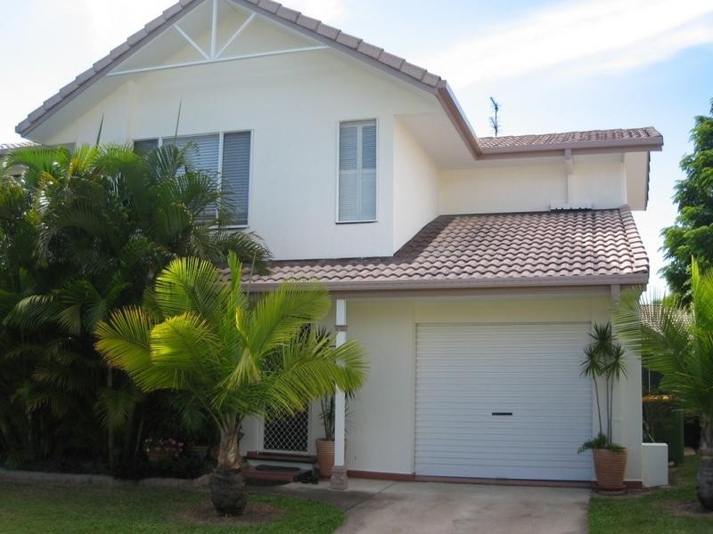 2 Surfers Palms North, St Kevins Avenue, Benowa QLD 4217