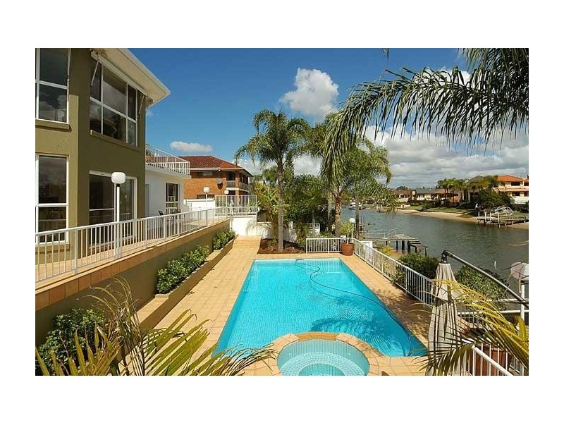 7 St Raphael Terrace, Bundall QLD 4217