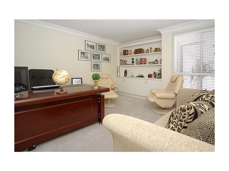 7 St Raphael Terrace, Bundall QLD 4217