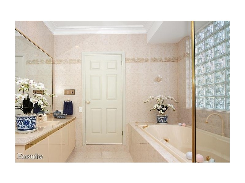 7 St Raphael Terrace, Bundall QLD 4217