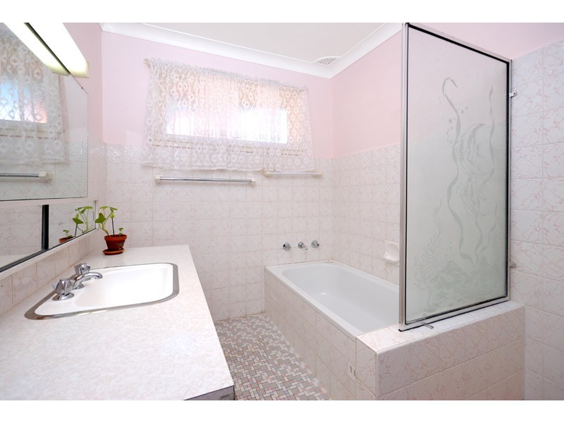 37 Wollybutt Road, Engadine NSW 2233