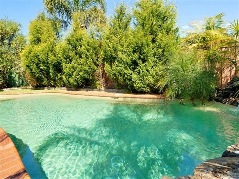 8 Willaroo Avenue, Woronora Heights NSW 2233