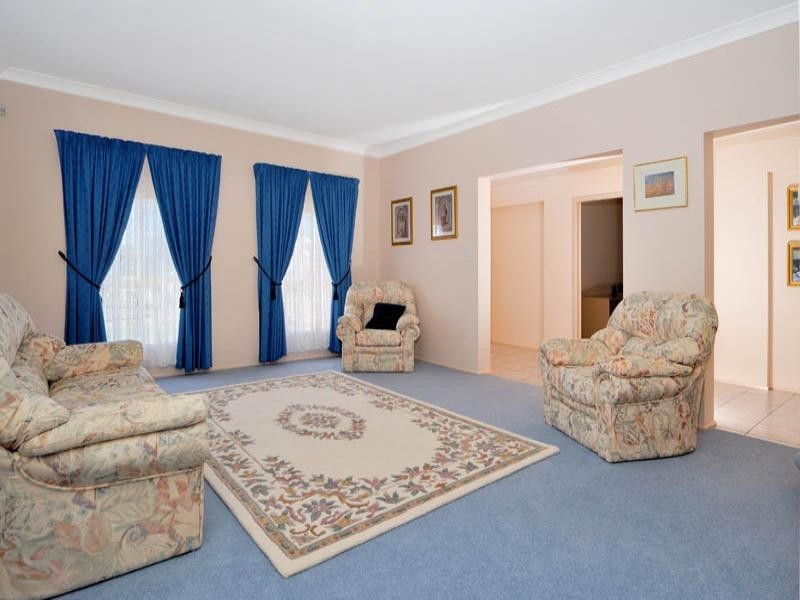 8 Willaroo Avenue, Woronora Heights NSW 2233