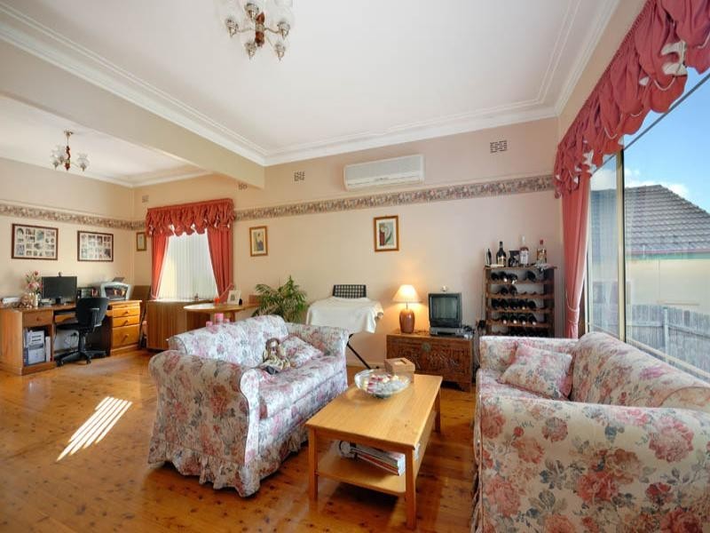 10 Short Street, Heathcote NSW 2233