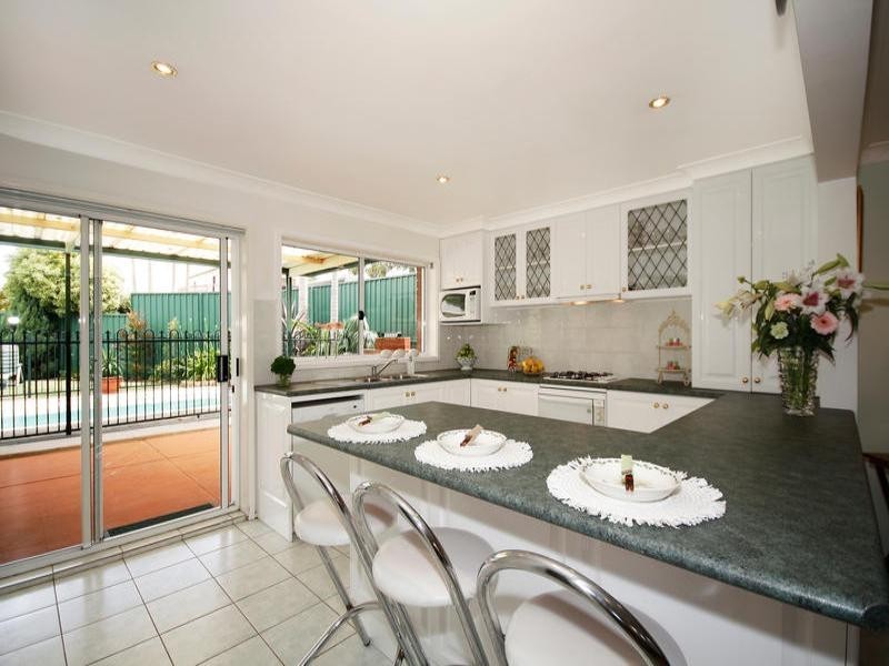 6 Parklands Avenue, Heathcote NSW 2233