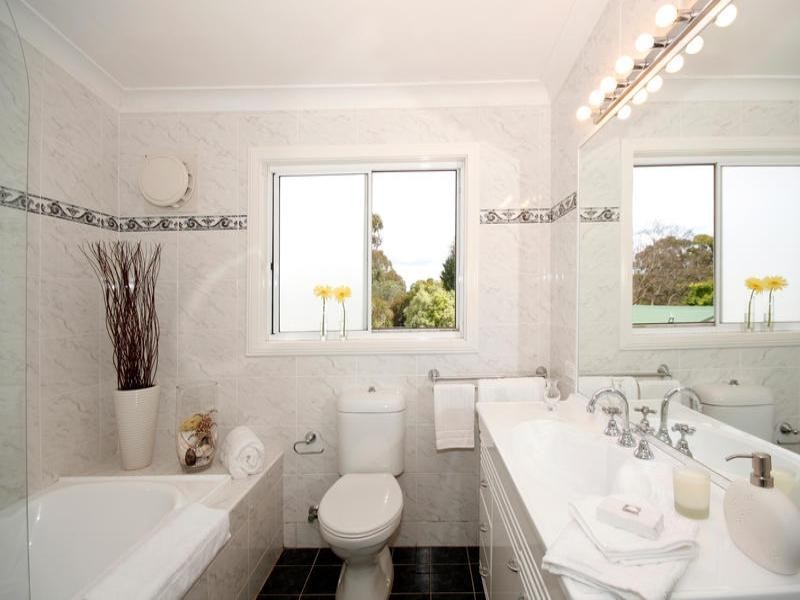 6 Parklands Avenue, Heathcote NSW 2233