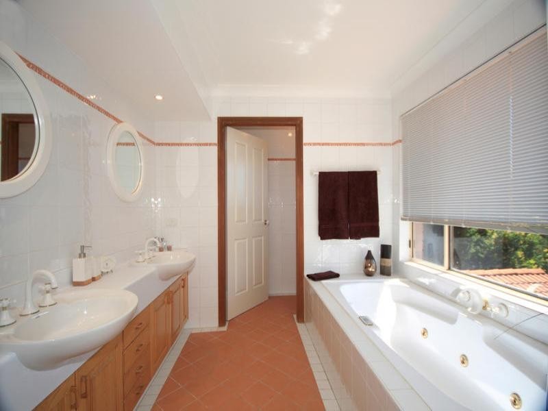 82 Willaroo Avenue, Woronora Heights NSW 2233