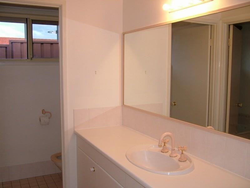 2/76 Caldarra Avenue, Engadine NSW 2233