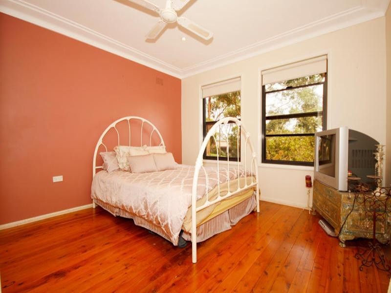 10 Mountain Street, Engadine NSW 2233