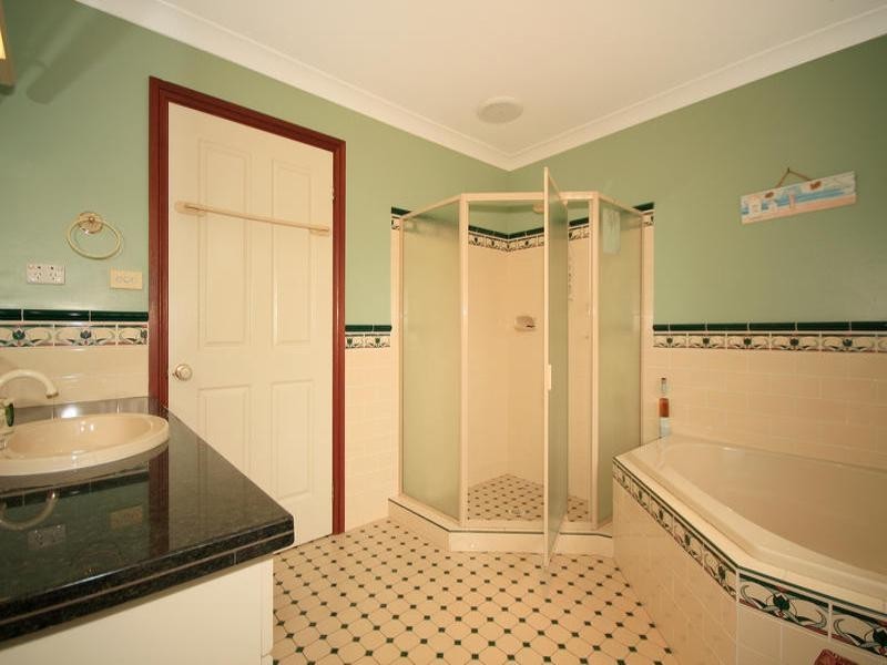 4 Willaroo Avenue, Woronora Heights NSW 2233