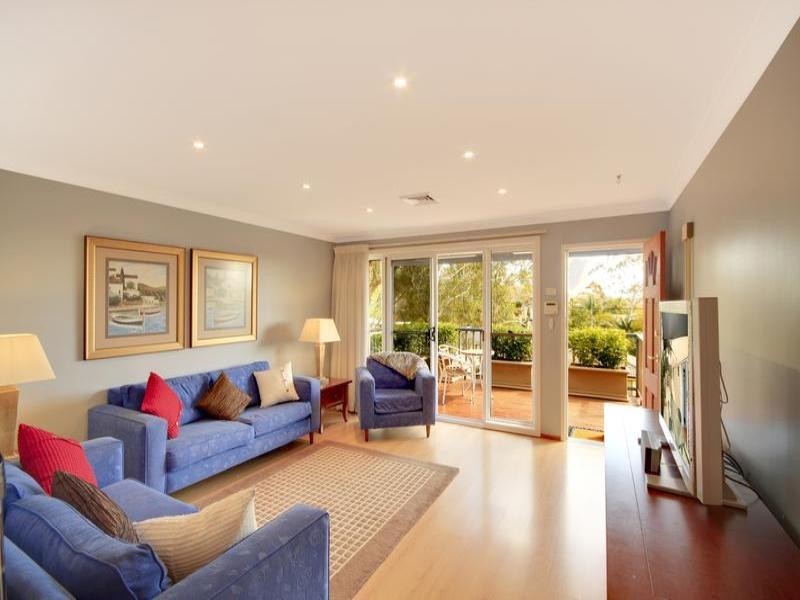 12 Electra Street, Heathcote NSW 2233