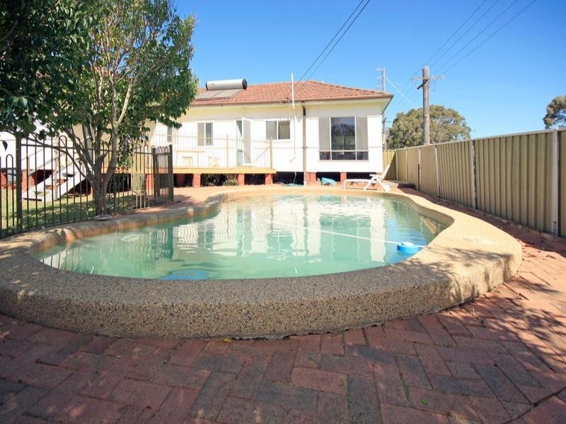 33 Bullecourt Avenue, Engadine NSW 2233