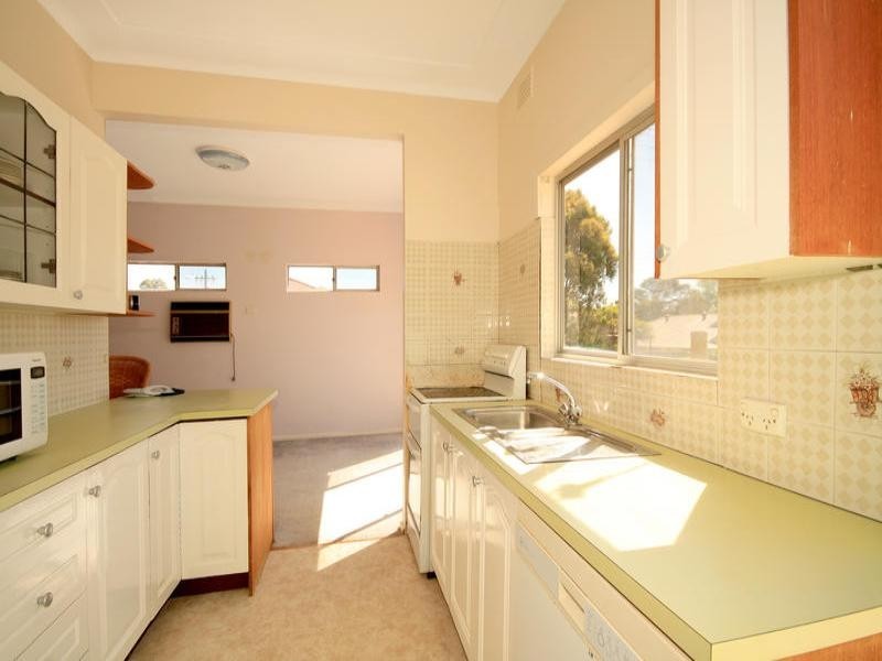 33 Bullecourt Avenue, Engadine NSW 2233