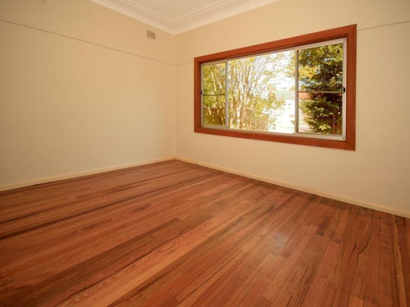 33 Bullecourt Avenue, Engadine NSW 2233