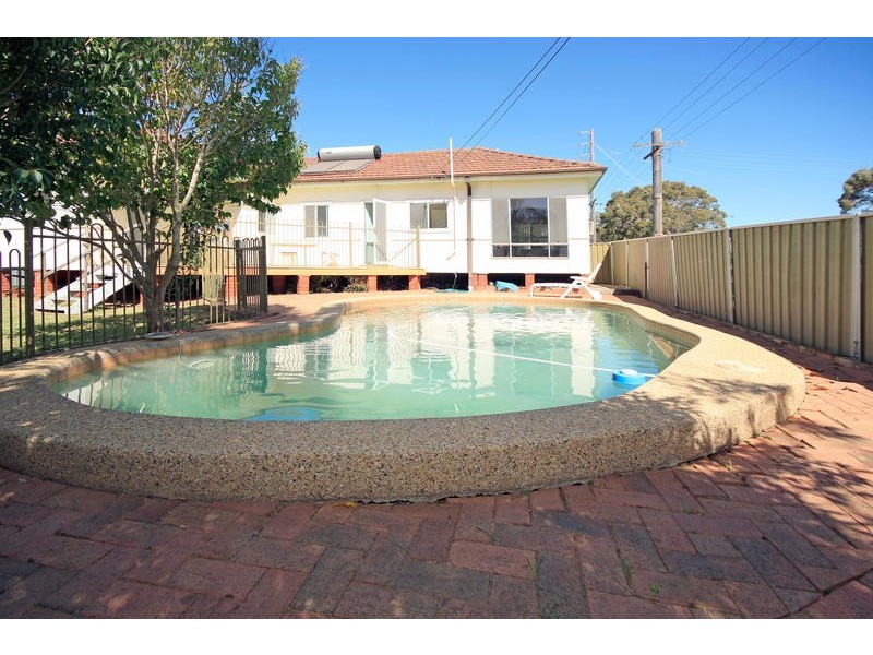 33 Bullecourt Avenue, Engadine NSW 2233