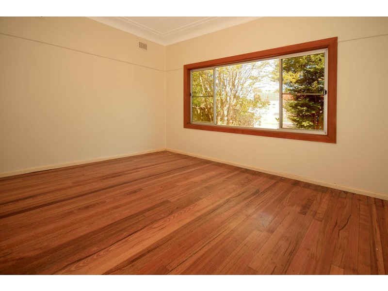 33 Bullecourt Avenue, Engadine NSW 2233