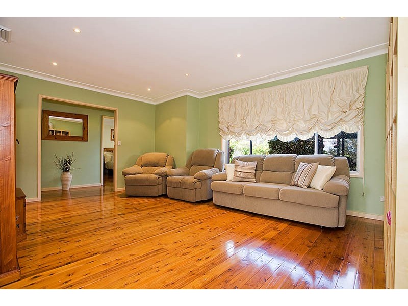 27 Andromeda Crescent, Engadine NSW 2233