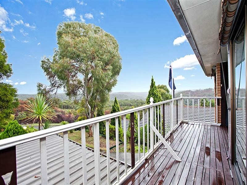 7 Mary Gilmore Place, Heathcote NSW 2233
