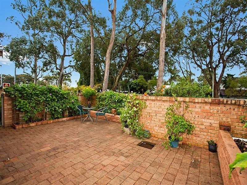 1/2 Strickland Street, Heathcote NSW 2233