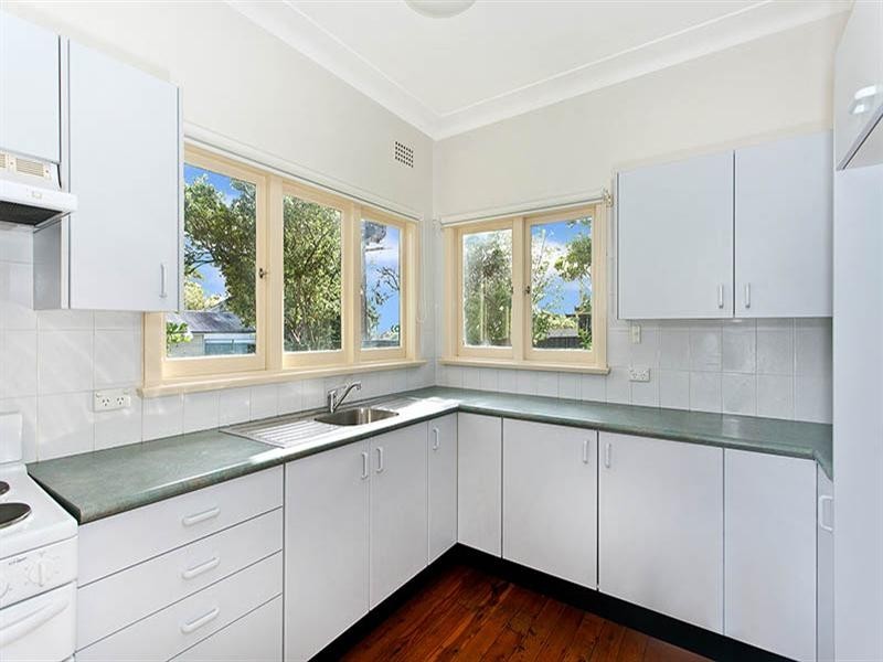 2 Yanagang Street, Waterfall NSW 2233