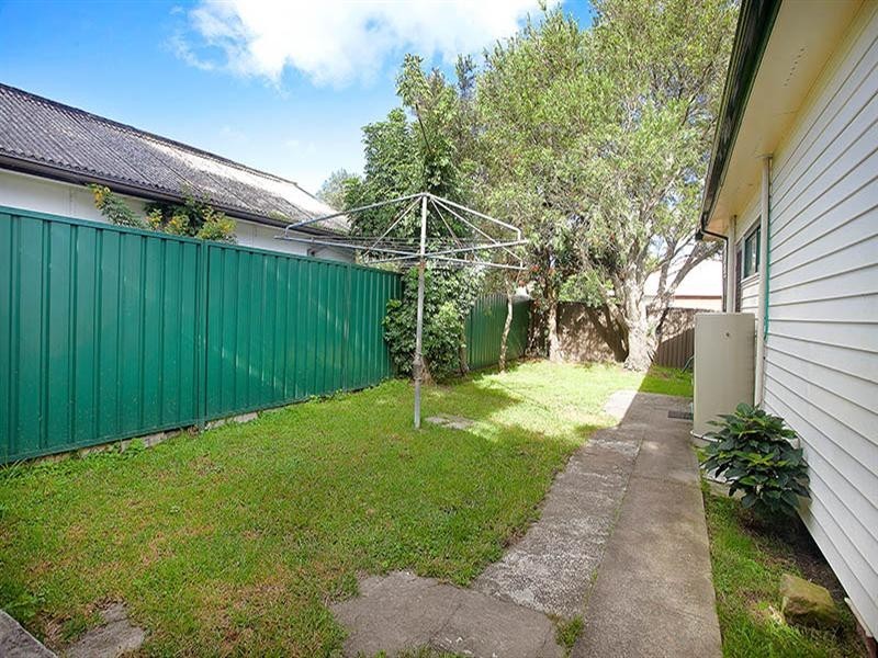 2 Yanagang Street, Waterfall NSW 2233