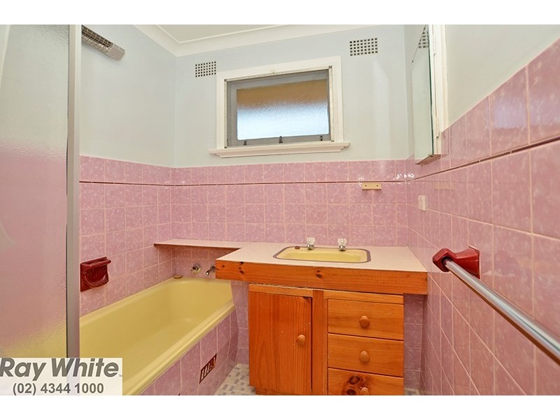 2 Robin Crescent, Woy Woy NSW 2256