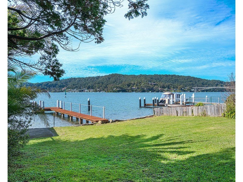 17 Cedar Crescent, Blackwall NSW 2256