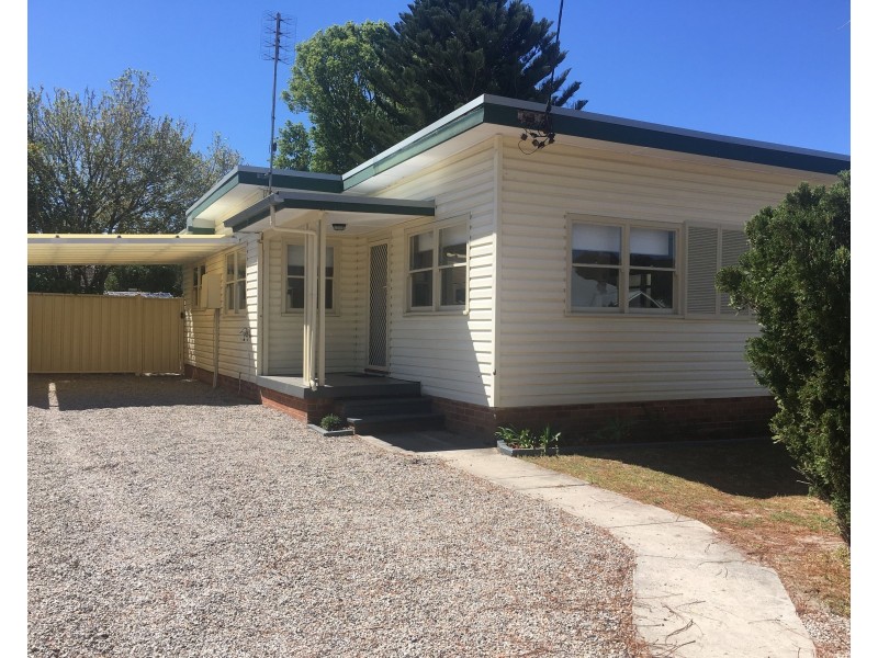 33 Billabong Street, Woy Woy NSW 2256