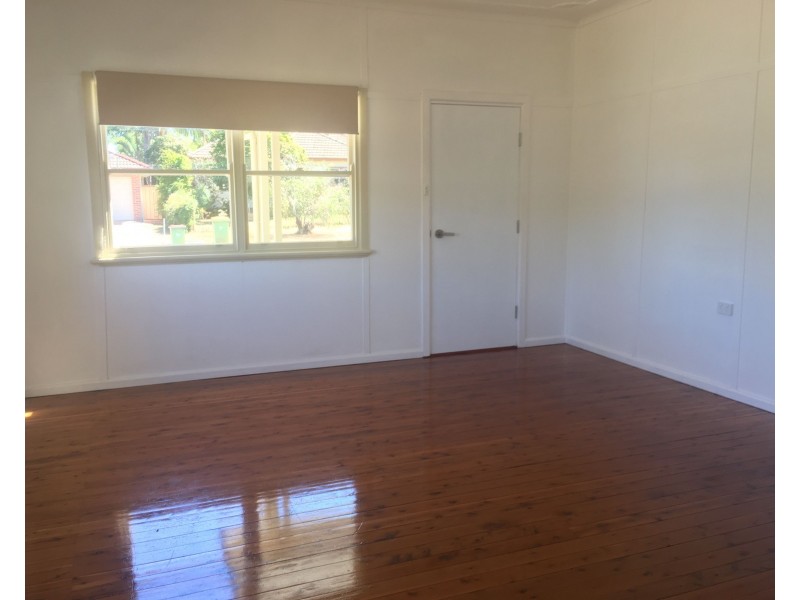 33 Billabong Street, Woy Woy NSW 2256