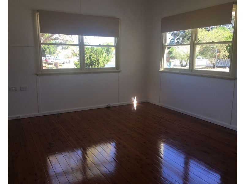33 Billabong Street, Woy Woy NSW 2256
