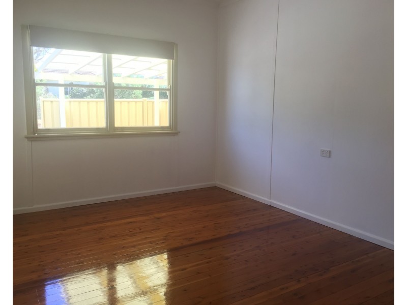 33 Billabong Street, Woy Woy NSW 2256